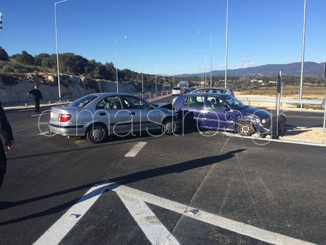 Το πρώτο τροχαίο στον νέο κόμβο Αμφιλοχίας στην Ιονία Οδό [εικόνες] | iefimerida.gr 0