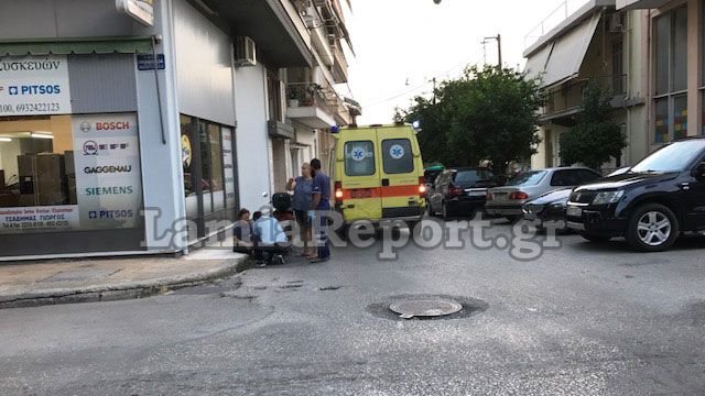 Λαμία: Σύγκρουση αυτοκινήτου με μηχανή στο κέντρο της πόλης [εικόνες] | iefimerida.gr 0