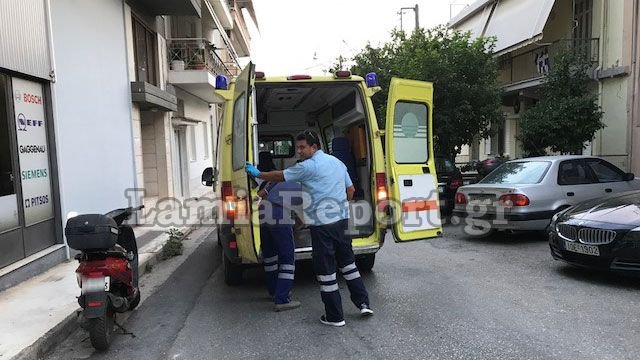 Λαμία: Σύγκρουση αυτοκινήτου με μηχανή στο κέντρο της πόλης [εικόνες] | iefimerida.gr 2