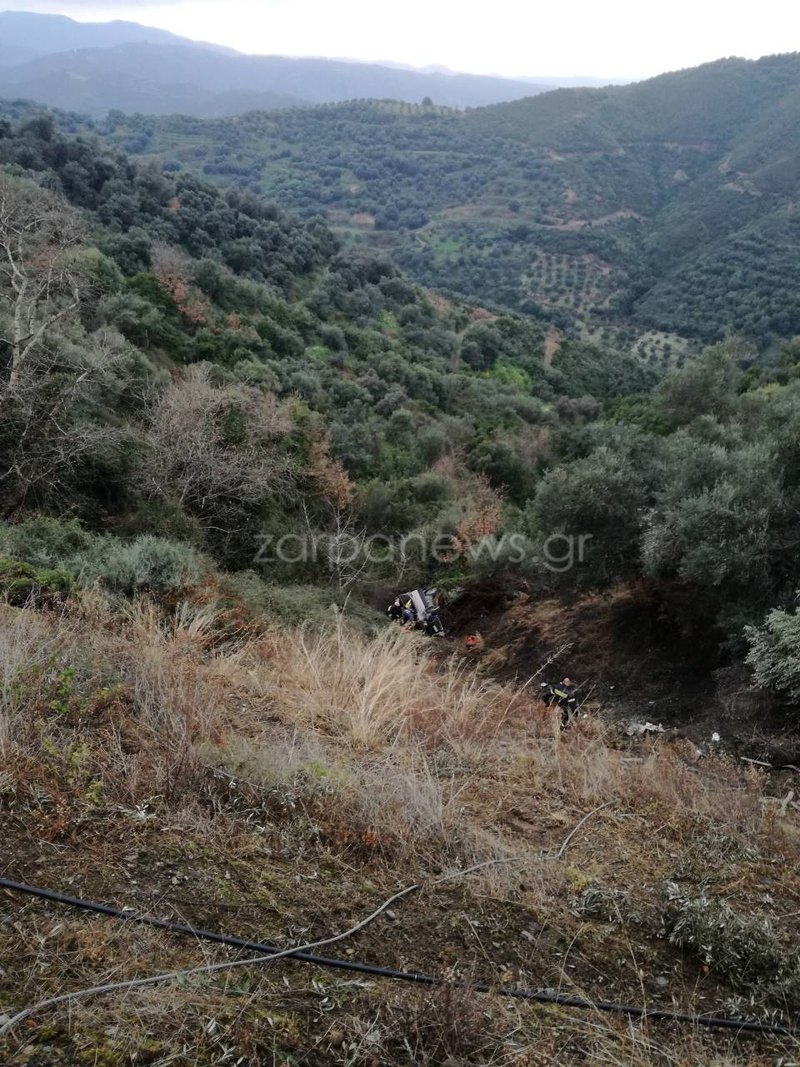 Χανιά: ΙΧ έπεσε σε γκρεμό 70 μέτρων -Eπέβαιναν δύο γυναίκες [εικόνες] | iefimerida.gr 0