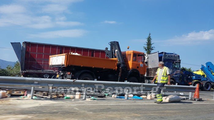 Επτάωρη ταλαιπωρία στην Αθηνών - Λαμίας λόγω ανατροπής νταλίκας [εικόνες] | iefimerida.gr 4