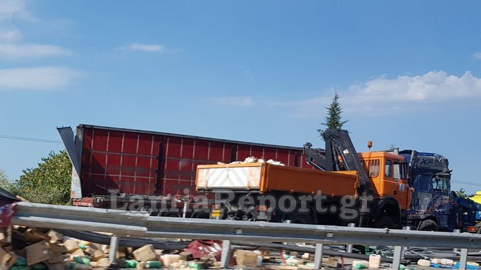 Επτάωρη ταλαιπωρία στην Αθηνών - Λαμίας λόγω ανατροπής νταλίκας [εικόνες] | iefimerida.gr 6