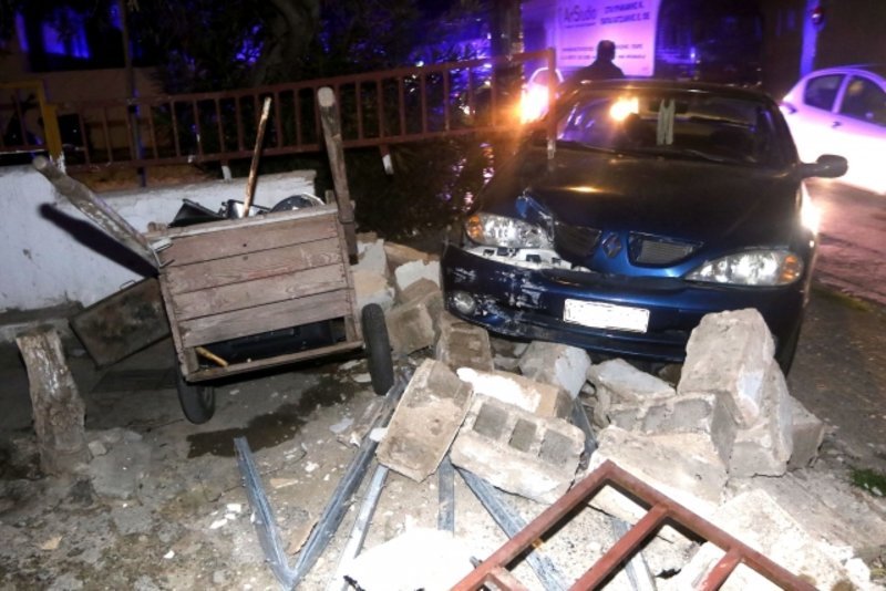 Φοβερό τροχαίο στο Ηράκλειο - Τέσσερα άτομα στο νοσοκομείο [εικόνες] | iefimerida.gr 2