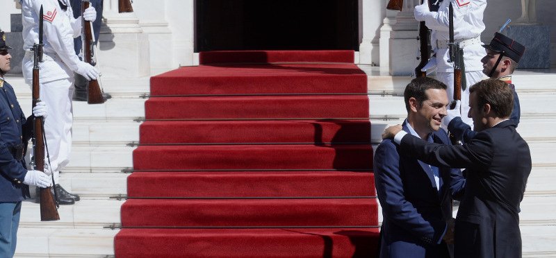 Μακρόν σε Τσίπρα: Οι Ελληνες κατέβαλαν τρομακτικές προσπάθειες | iefimerida.gr 0