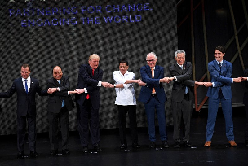 H  «ασιατική χειραψία» μπέρδεψε τον Τραμπ... [εικόνες & βίντεο]  | iefimerida.gr 0