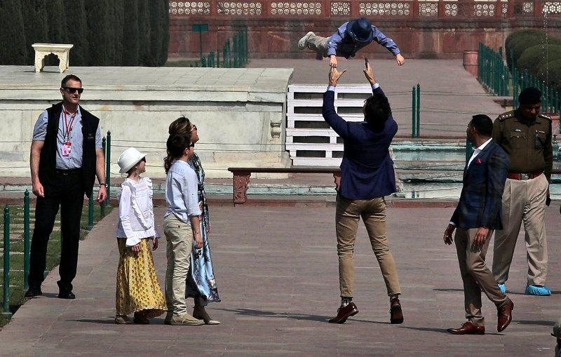 Για αυτές τις φωτογραφίες όλοι λένε ότι ο μικρός γιος του Τριντό είναι χειρότερος από τον... Ντένις τον Τρομερό! [εικόνες] | iefimerida.gr 11
