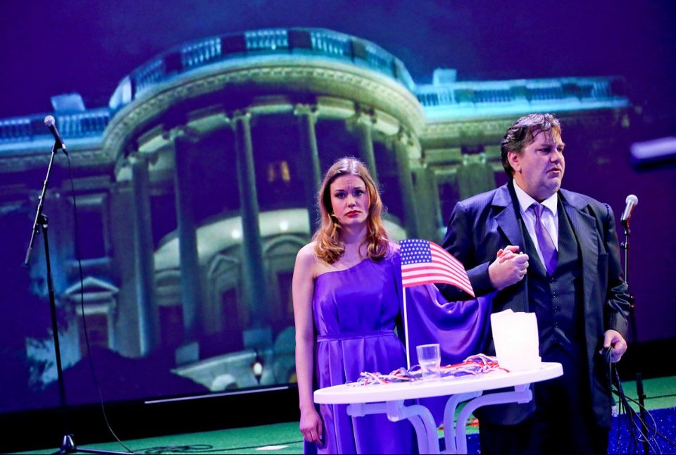 Κρατικό Θέατρο στη Γερμανία παρουσιάζει παράσταση με ήρωα τον Τραμπ [εικόνες]  | iefimerida.gr 5