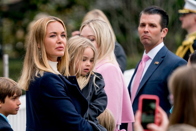 Ο γιος του Τραμπ με την εν διαστάσει σύζυγό του μαζί στο Λευκό Οίκο -Τα βλέμματα τα είπαν όλα [εικόνες] | iefimerida.gr 3