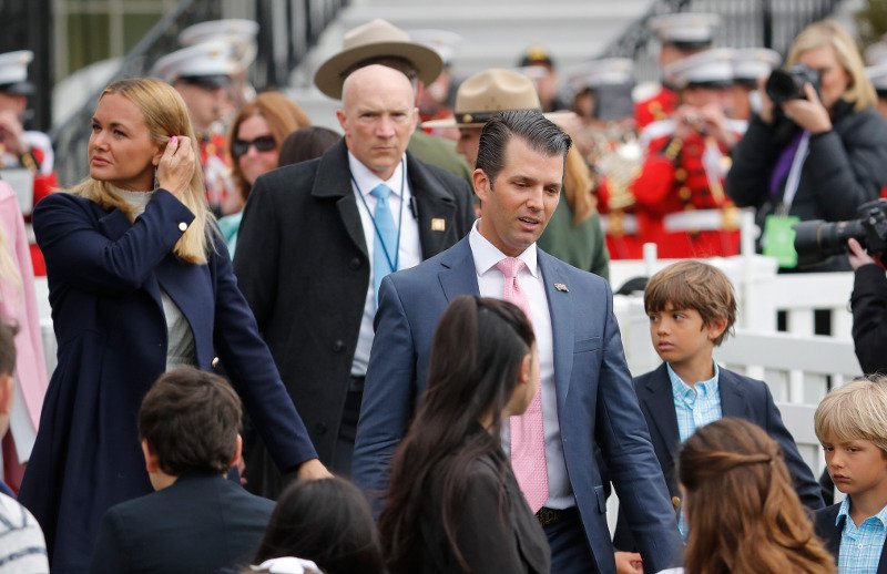 Ο γιος του Τραμπ με την εν διαστάσει σύζυγό του μαζί στο Λευκό Οίκο -Τα βλέμματα τα είπαν όλα [εικόνες] | iefimerida.gr 2