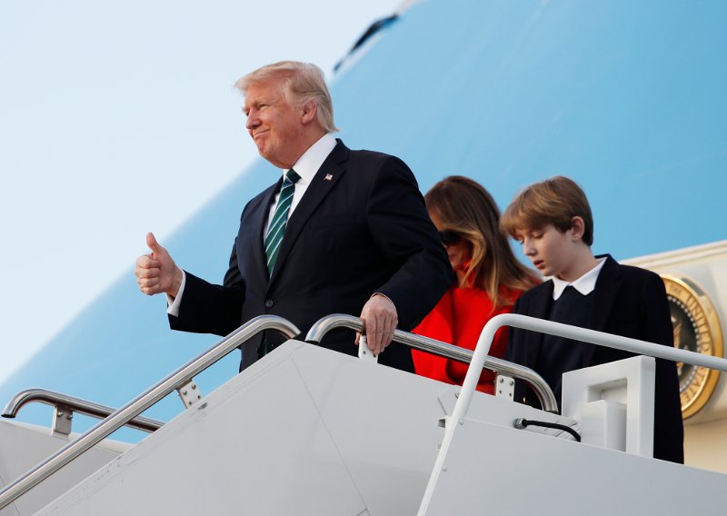 Πεθερόπληκτος και ο Τραμπ -Το Σαββατοκύριακο έκανε διακοπές μαζί με τους γονείς της Μελάνια [εικόνες] | iefimerida.gr 3