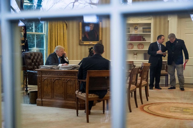 Σε σόου μετέτρεψε ο Τραμπ τις τηλεφωνικές επικοινωνίες με Πούτιν, Μέρκελ, Ολάντ -Τι συζήτησαν [εικόνες] | iefimerida.gr 7