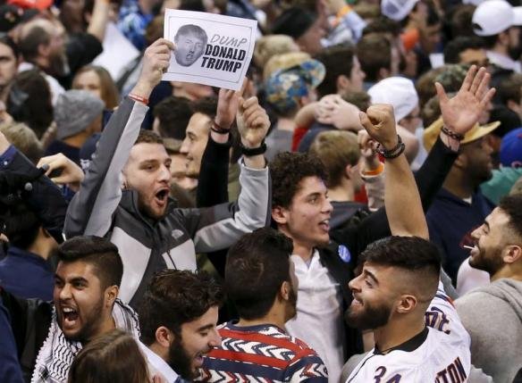 Επεσαν μπουνιές σε συγκέντρωση του Τραμπ -2 τραυματίες και 5 συλλήψεις [εικόνες & βίντεο] | iefimerida.gr 3