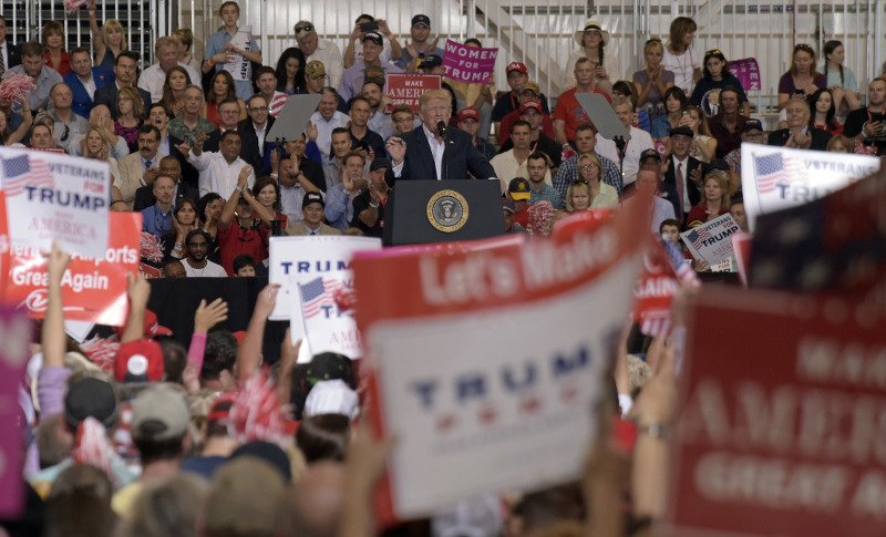 Ο Τραμπ άρχισε ξανά τις «προεκλογικές» συγκεντρώσεις: Ανέντιμα τα ΜΜΕ, όλα πάνε καλά στον Λ. Οίκο [εικόνες & βίντεο] | iefimerida.gr 2