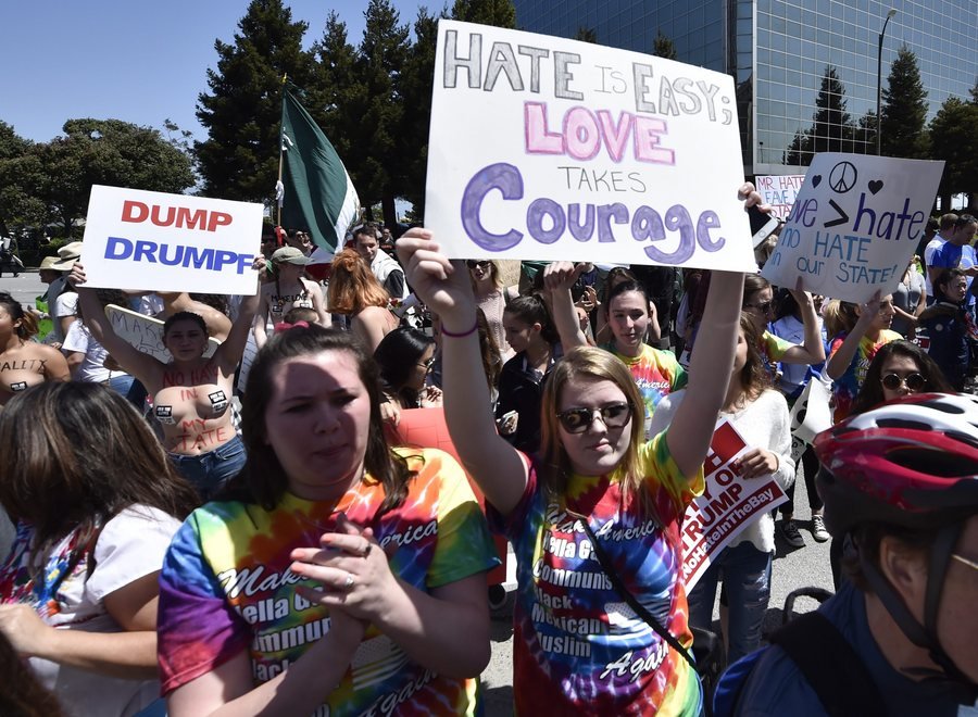 Νέες διαδηλώσεις και επεισόδια κατά του Τραμπ -Εγιναν 5 συλλήψεις [εικόνες] | iefimerida.gr 3