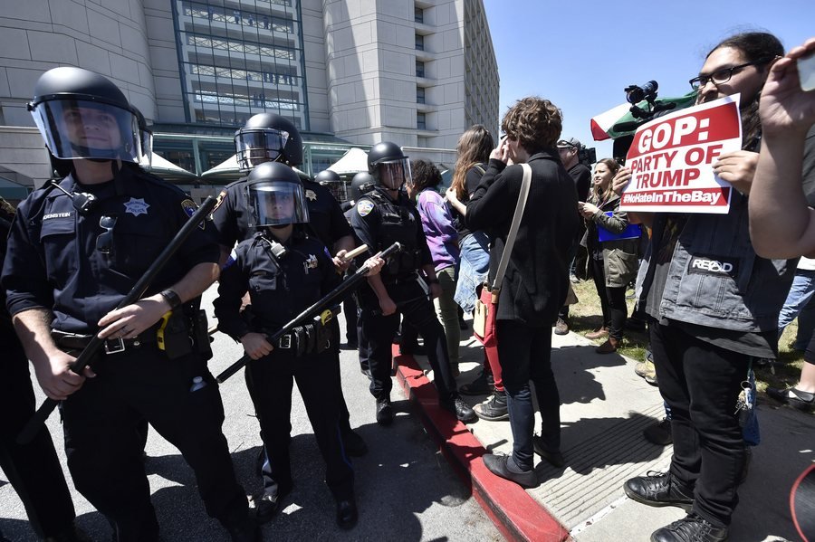 Νέες διαδηλώσεις και επεισόδια κατά του Τραμπ -Εγιναν 5 συλλήψεις [εικόνες] | iefimerida.gr 5