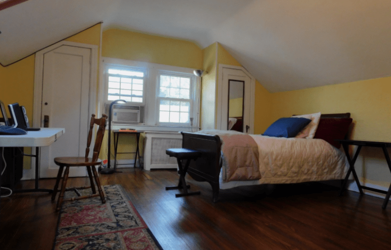 Σε δημοπρασία το πατρικό του Τραμπ: Απλό, εξοχικό, μπορεί να φτάσει και τα 5 εκατ. δολάρια [εικόνες] | iefimerida.gr 1