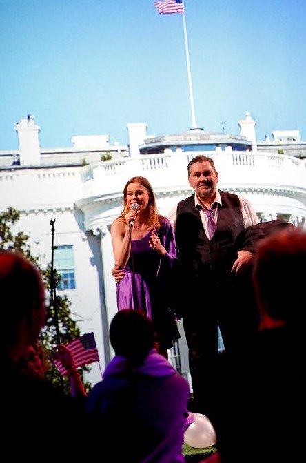 Κρατικό Θέατρο στη Γερμανία παρουσιάζει παράσταση με ήρωα τον Τραμπ [εικόνες]  | iefimerida.gr 0