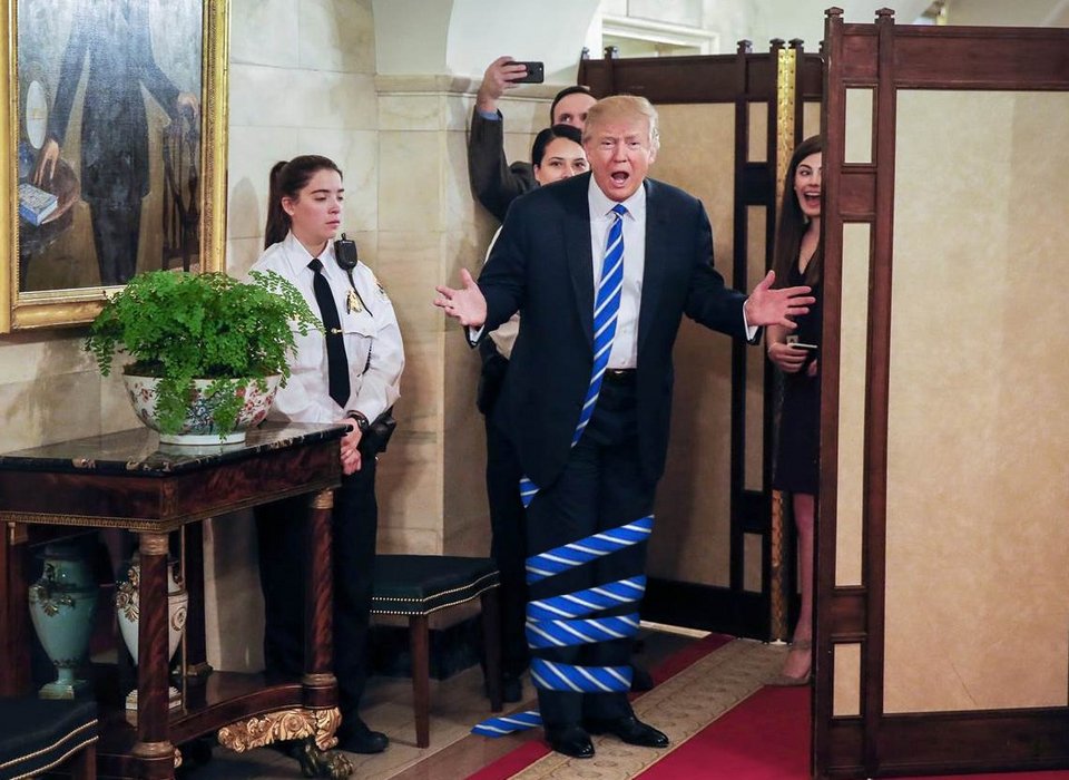 Γκρουπάκι έκανε φώτοσοπ στις γραβάτες του Τραμπ κι έγινε viral [εικόνες]  | iefimerida.gr 9