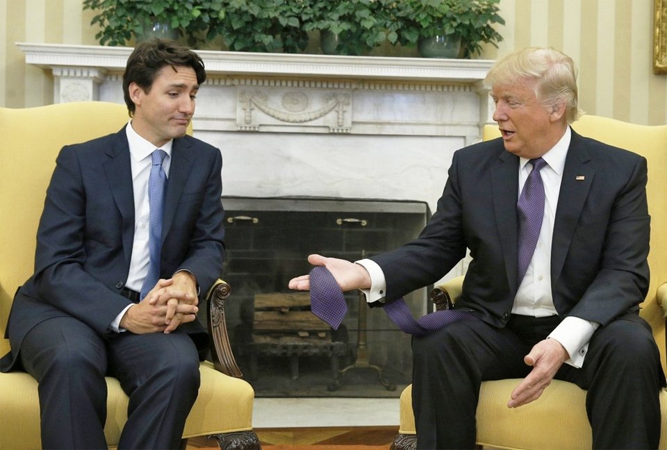 Γκρουπάκι έκανε φώτοσοπ στις γραβάτες του Τραμπ κι έγινε viral [εικόνες]  | iefimerida.gr 13