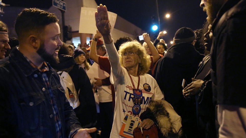 Η ναζί του Ντόναλντ Τραμπ -Σάλος με οπαδό του που χαιρετάει ναζιστικά [εικόνες] | iefimerida.gr 0