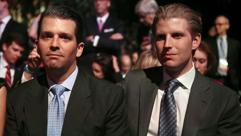 Σάλος με τους γιους του Τραμπ που σκοτώνουν άγρια ζώα στην Αφρική [εικόνες] | iefimerida.gr 1