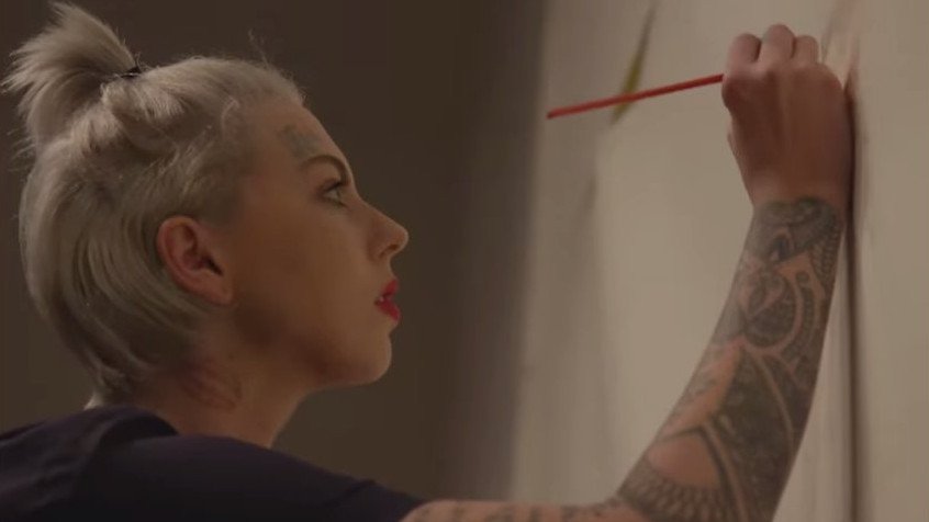 50 άνθρωποι έδωσαν αίμα για να ζωγραφίσουν μία τοιχογραφία κατά του Τραμπ [εικόνες]  | iefimerida.gr 2