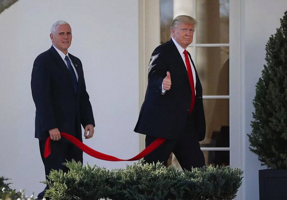 Γκρουπάκι έκανε φώτοσοπ στις γραβάτες του Τραμπ κι έγινε viral [εικόνες]  | iefimerida.gr 5