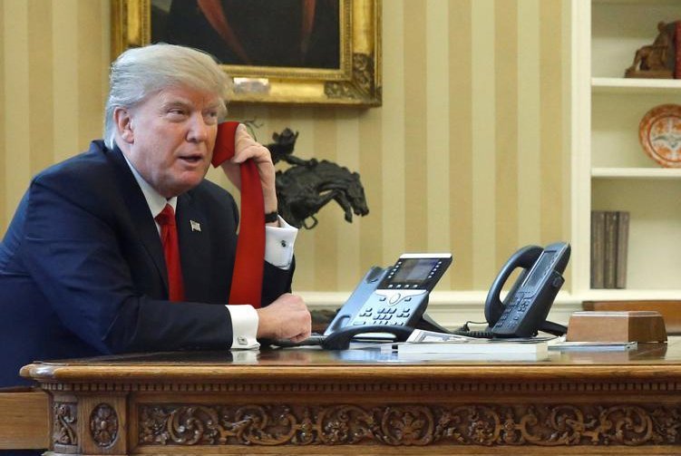 Γκρουπάκι έκανε φώτοσοπ στις γραβάτες του Τραμπ κι έγινε viral [εικόνες]  | iefimerida.gr 6