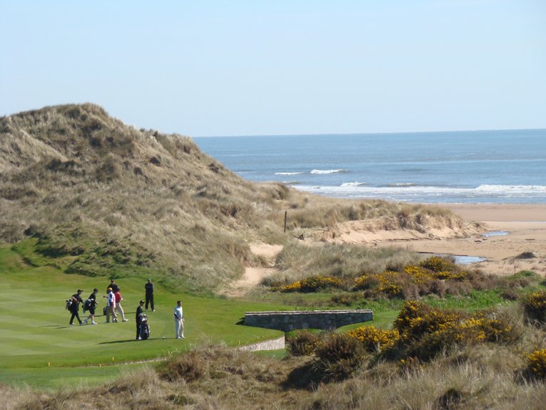 O Ντόναλντ Τραμπ πήγε να παίξει γκολφ στη Σκωτία και τον γιουχάισαν [εικόνες] | iefimerida.gr 6