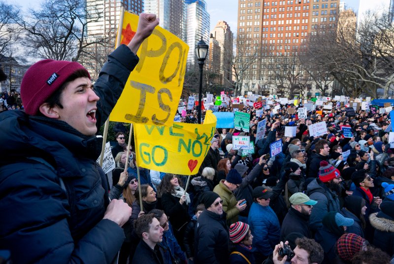 #muslimBan: Χιλιάδες στους δρόμους κατά του διατάγματος Τραμπ σε ΗΠΑ-Βρετανία [εικόνες] | iefimerida.gr 10