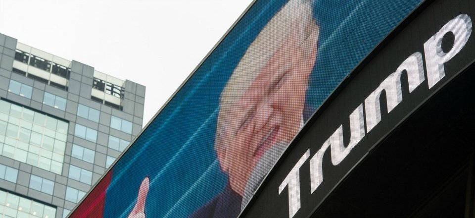 Πώς περνάει ο Ντόναλντ Τραμπ στον Λευκό Οίκο: Βλέπει συνέχεια τηλεόραση, τρώει πατατάκια και λατρεύει τα νέα τηλέφωνα | iefimerida.gr 1
