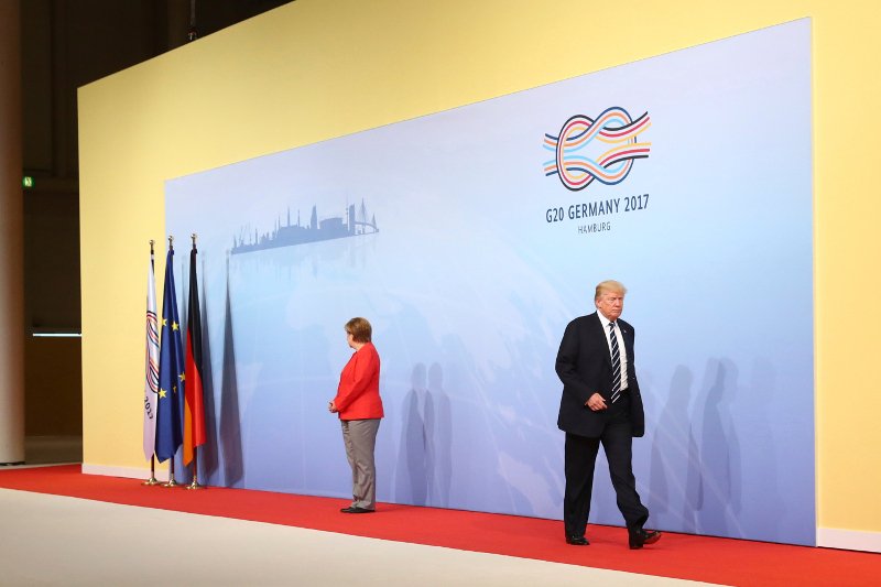 Ο Τραμπ έθεσε στον Πούτιν θέμα ρωσικής ανάμειξης στις εκλογές των ΗΠΑ -Το αρνήθηκε ο Ρώσος πρόεδρος [εικόνες & βίντεο] | iefimerida.gr 10