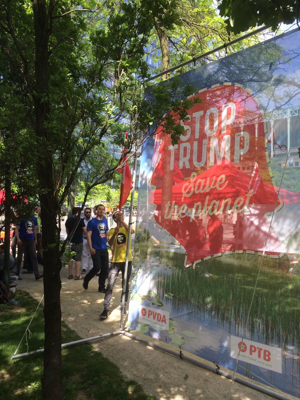 Βρυξέλλες: 6.000 οργισμένοι Ευρωπαίοι διαδήλωσαν κατά του Τραμπ [εικόνες & βίντεο] | iefimerida.gr 0