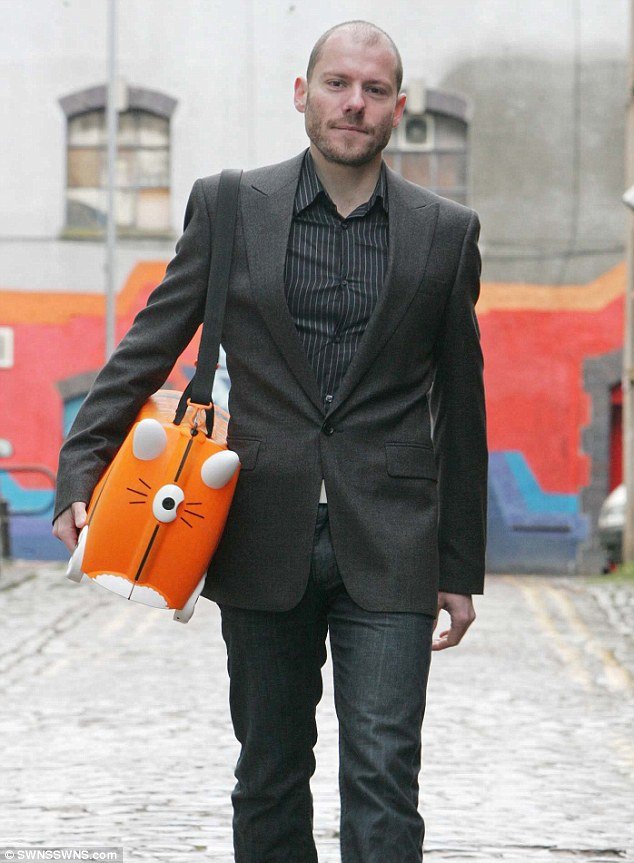 Πώς αυτός ο άντρας έγινε πάμπλουτος από μια απλή ιδέα -Το καινοτόμο προϊόν που ζήλεψαν οι ανταγωνιστές του [εικόνες] | iefimerida.gr 3