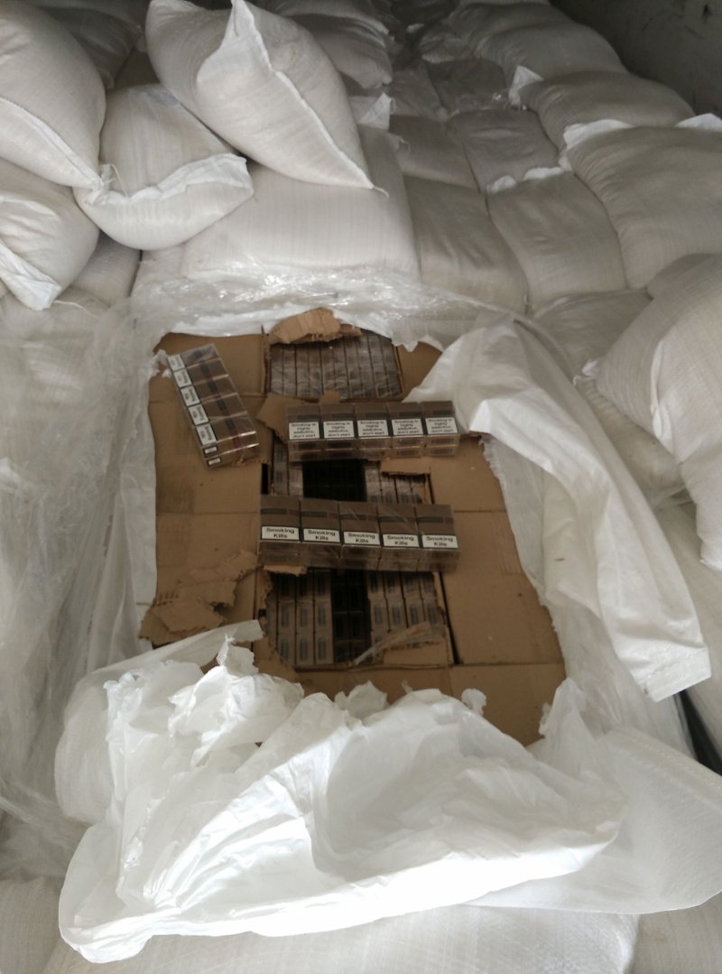 Πάτρα: Αρχές κατάσχεσαν 30 παλέτες με 270.000 κουτιά λαθραίων τσιγάρων [εικόνες]  | iefimerida.gr 0