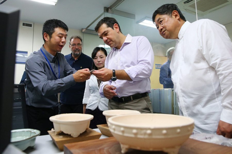 Ο Αλέξης Τσίπρας στην Απαγορευμένη Πόλη του Πεκίνου -Ενθουσιασμένος πόζαρε στην κάμερα [εικόνες] | iefimerida.gr 5