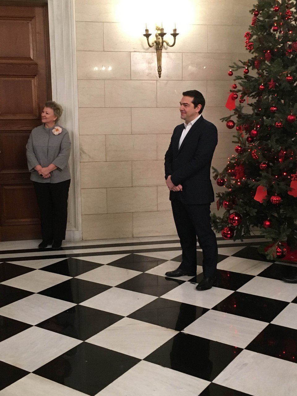 Η πλάκα του Τσίπρα στον Κοντονή: Είναι καλός, αλλά φάλτσος και Παναθηναϊκός, δεν θα πάρει πρωτάθλημα ποτέ [εικόνες] | iefimerida.gr 0