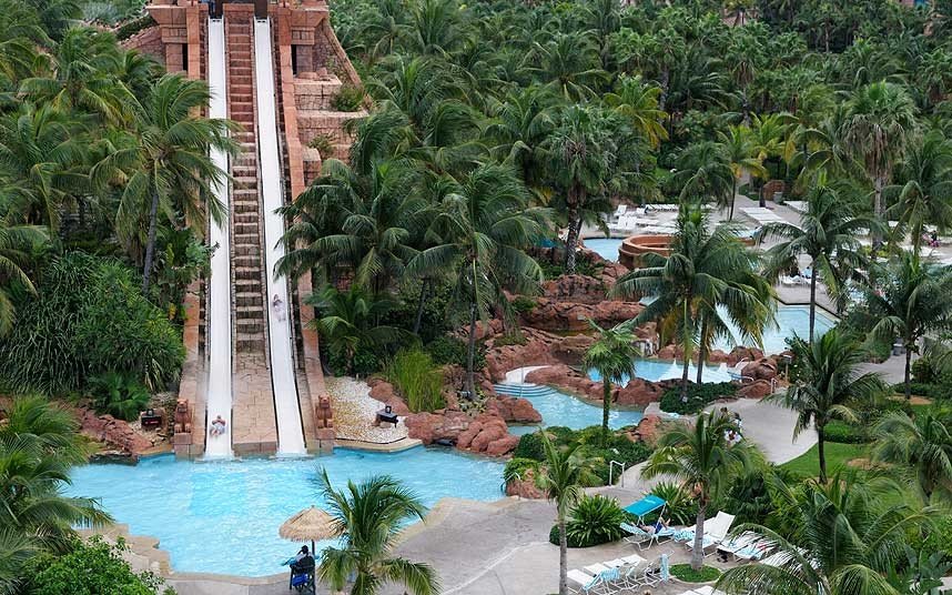 Βουτιές για... τολμηρά παιδιά - Οι πιο εντυπωσιακές νεροτσουλήθρες του κόσμου [εικόνες] | iefimerida.gr 6