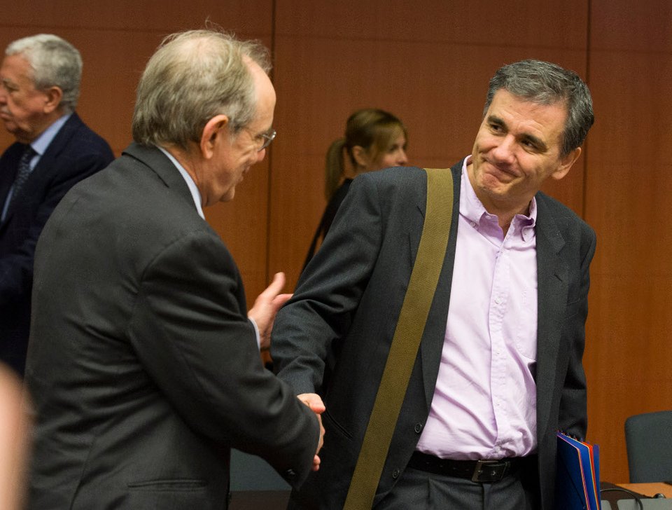 Με χακί τσάντα «ταχυδρόμου» ο Τσακαλώτος στο Eurogroup -Αφησε το κόκκινο σακίδιο της Βουλής [εικόνες] | iefimerida.gr 2