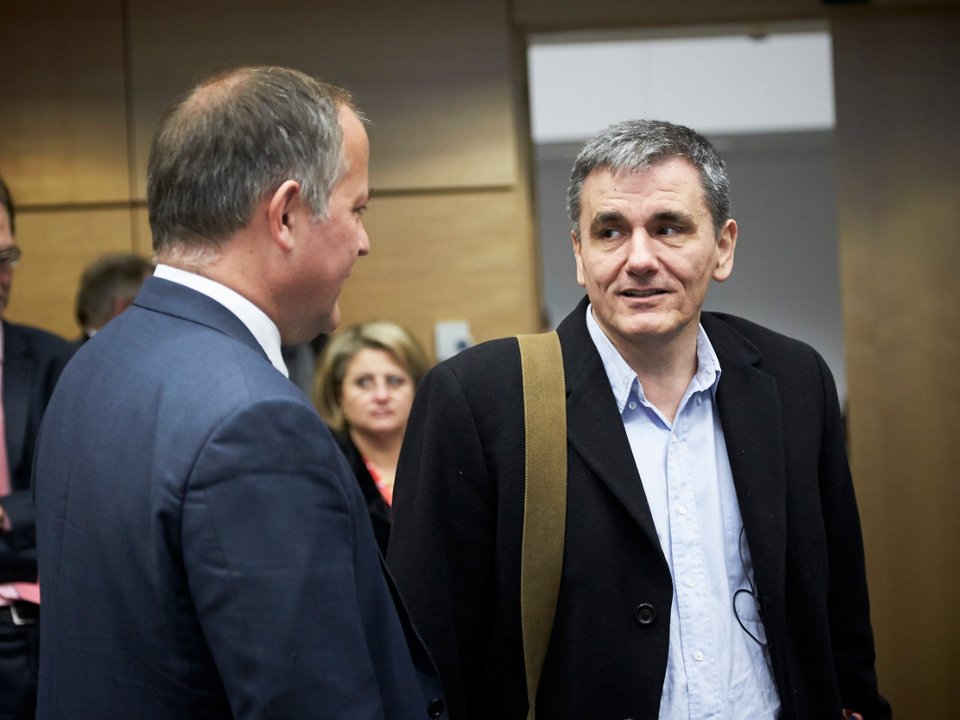 Με χακί τσάντα «ταχυδρόμου» ο Τσακαλώτος στο Eurogroup -Αφησε το κόκκινο σακίδιο της Βουλής [εικόνες] | iefimerida.gr 0