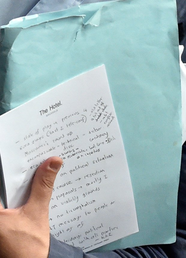 Οι χειρόγραφες σημειώσεις Τσακαλώτου στο Eurogroup [εικόνα] | iefimerida.gr 0