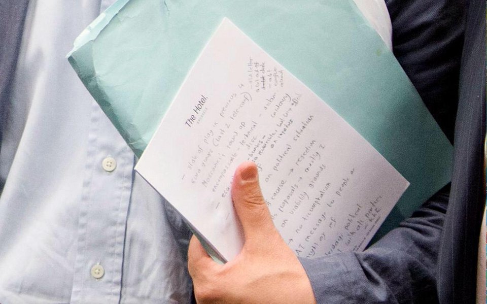 Οι χειρόγραφες σημειώσεις Τσακαλώτου στο Eurogroup [εικόνα] | iefimerida.gr 1