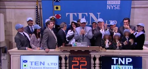 Σύσσωμη η οικογένεια Τσάκου χτυπούσε το καμπανάκι λήξης στη Wall Street λίγες μέρες πριν την έκρηξη στο σπίτι τους [εικόνες] | iefimerida.gr 0