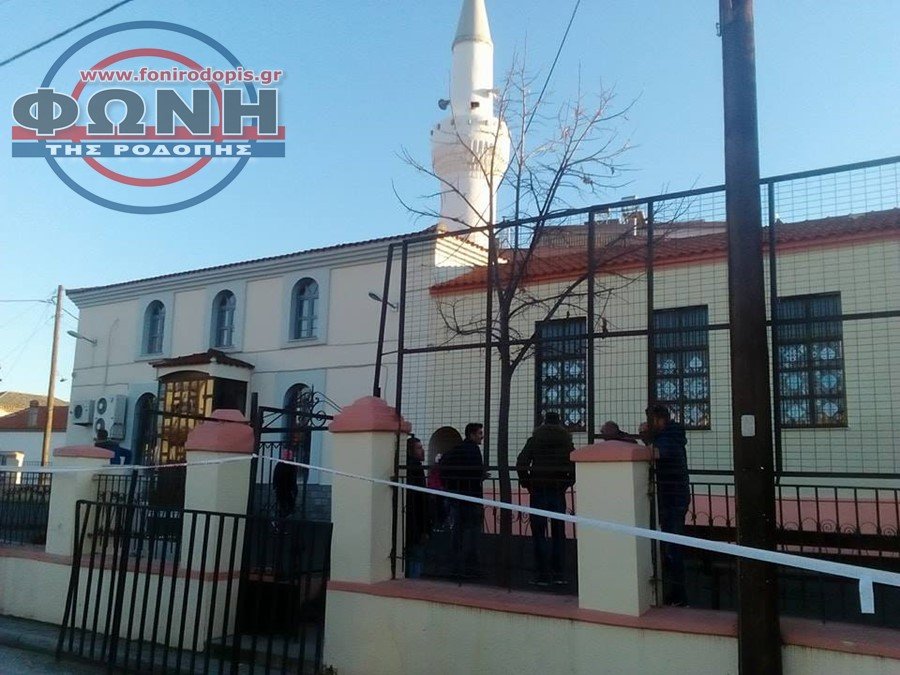 «Φρούριο» το τζαμί Κιρ Μαχαλέ -Από χθες φρουρά του Ερντογάν επιθεωρεί τον χώρο [εικόνες] | iefimerida.gr 0