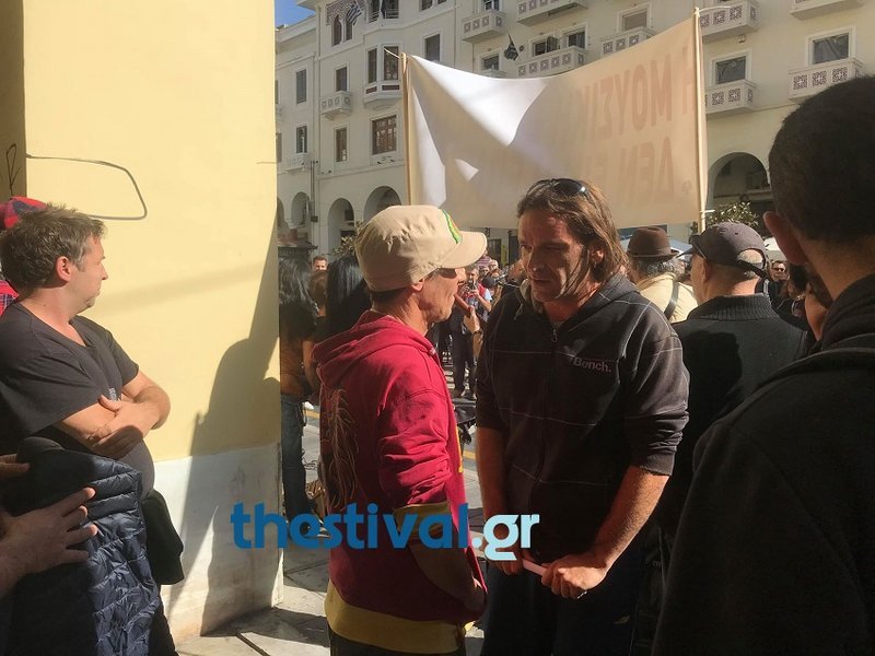 Θεσσαλονίκη: Ο Μανού Τσάο στη διαμαρτυρία μουσικών του δρόμου [εικόνες & βίντεο] | iefimerida.gr 2