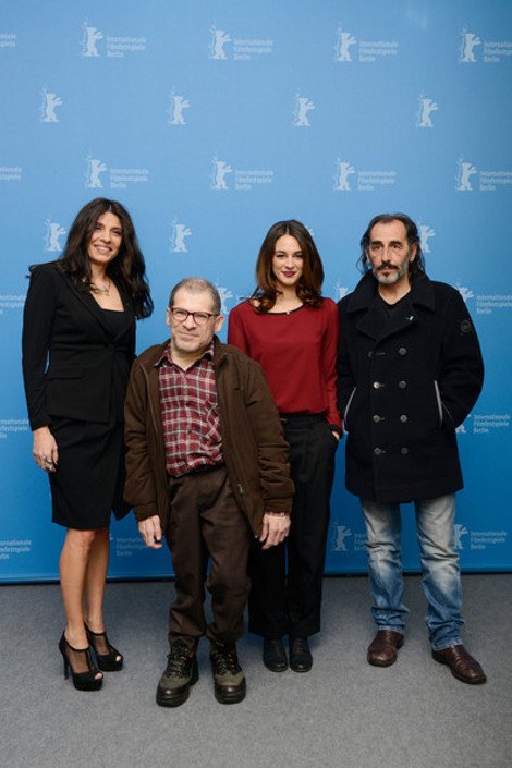 Η Πόπη Τσαπανίδου στο κόκκινο χαλί της Μπερλινάλε -Η φούστα με τα τολμηρά ανοίγματα και οι πόζες σταρ [εικόνες] | iefimerida.gr 1