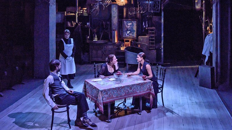 Η Μπέττυ Αρβανίτη, εντυπωσιακή στον θεατρικό ρόλο της εκδικητικής υπηρέτριας [εικόνες] | iefimerida.gr 1