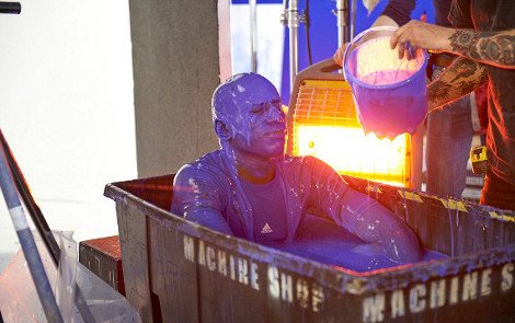 Οι ποδοσφαιριστές της Τσέλσι ημιτσίτσιδοι σε μπανιέρες με μπλε μπογιά [εικόνες] | iefimerida.gr 5