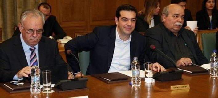 Η Βίκυ Καγιά δίνει στιλιστικές συμβουλές στον Αλέξη Τσίπρα | iefimerida.gr 0