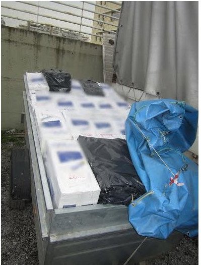 Κατασχέθηκε ποσότητα-μαμούθ λαθραίων τσιγάρων: Συμμορία ομογενών με 240.000 πακέτα [βίντεο & εικόνες] | iefimerida.gr 6